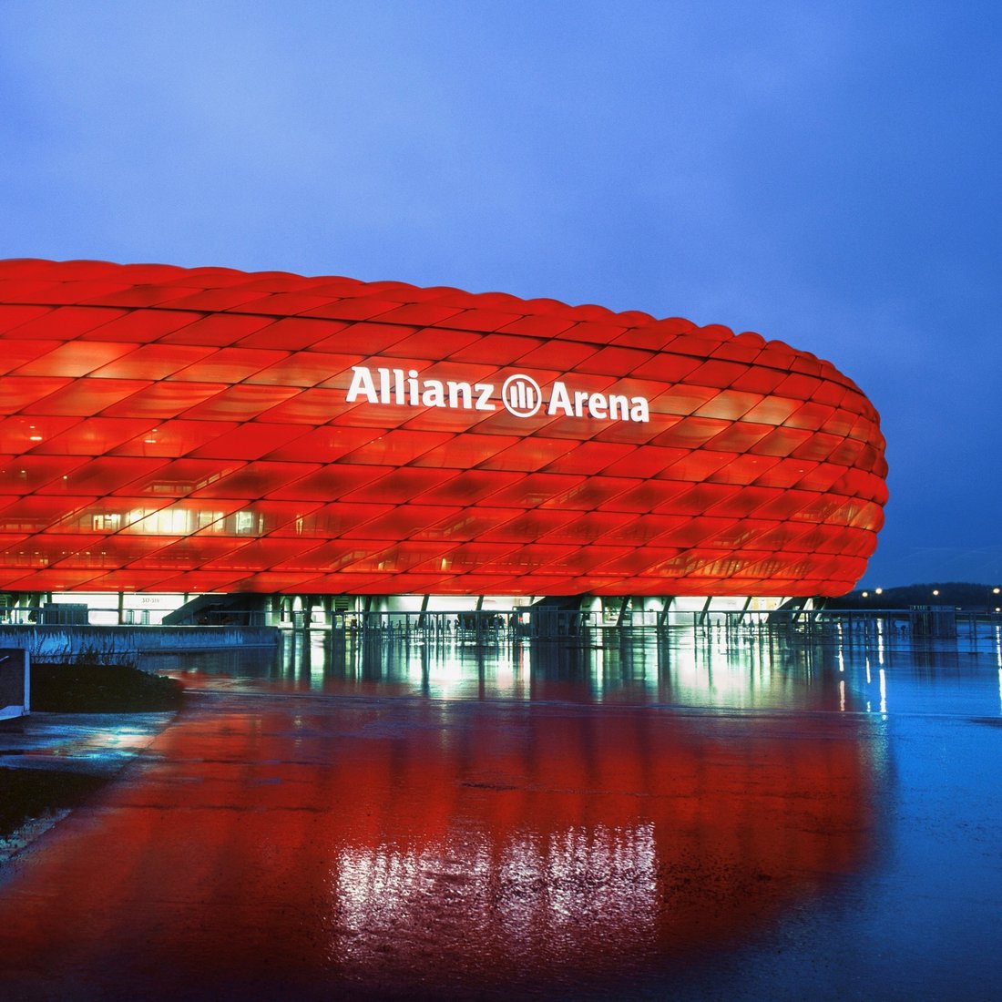 Allianz Arena beleuchtet