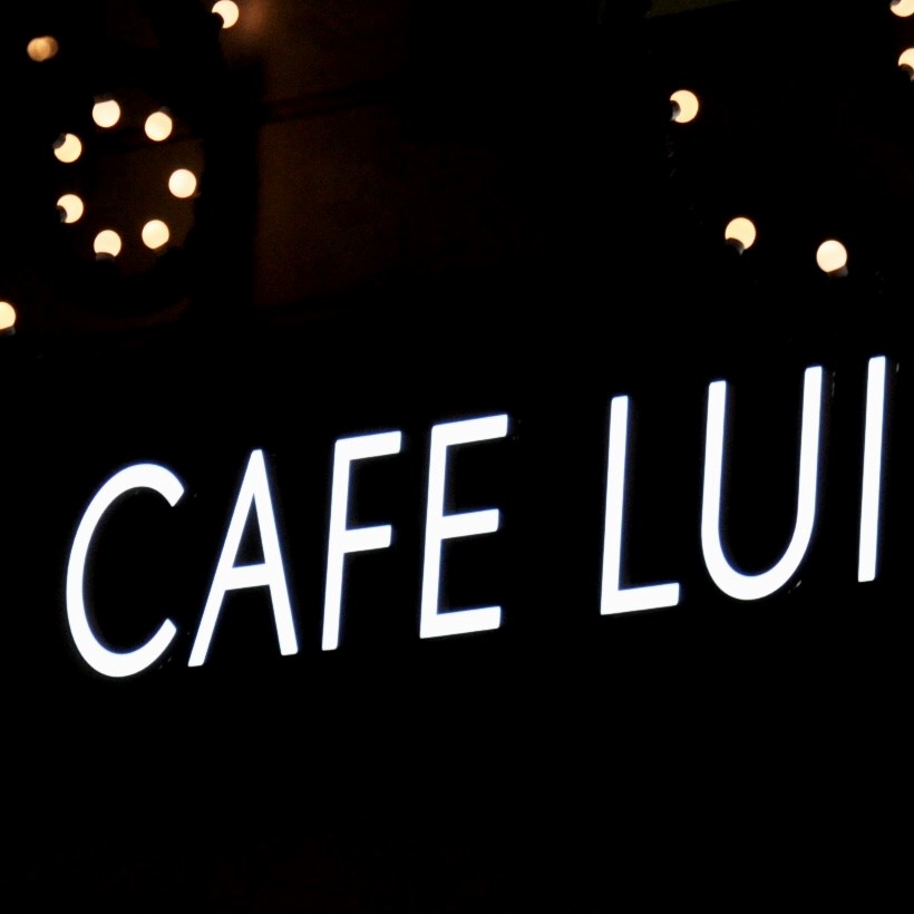 LED Cafe Luitpold Leuchtbuchstaben